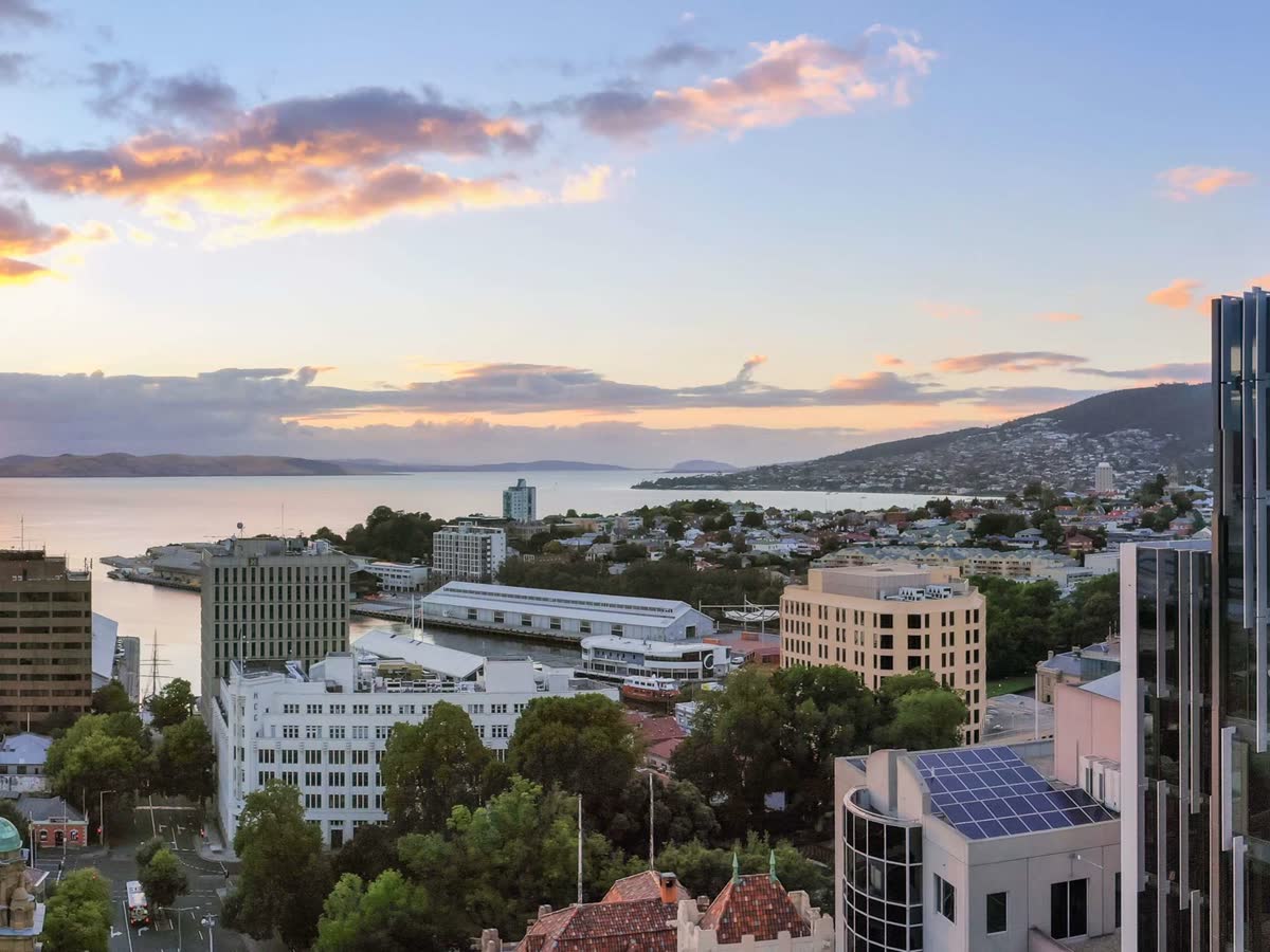 Hobart and the Derwent at dusk